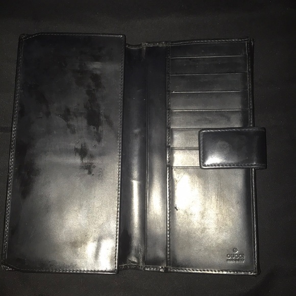 Used Woman’s Gucci Wallet—Please Read Description. - Picture 4 of 8